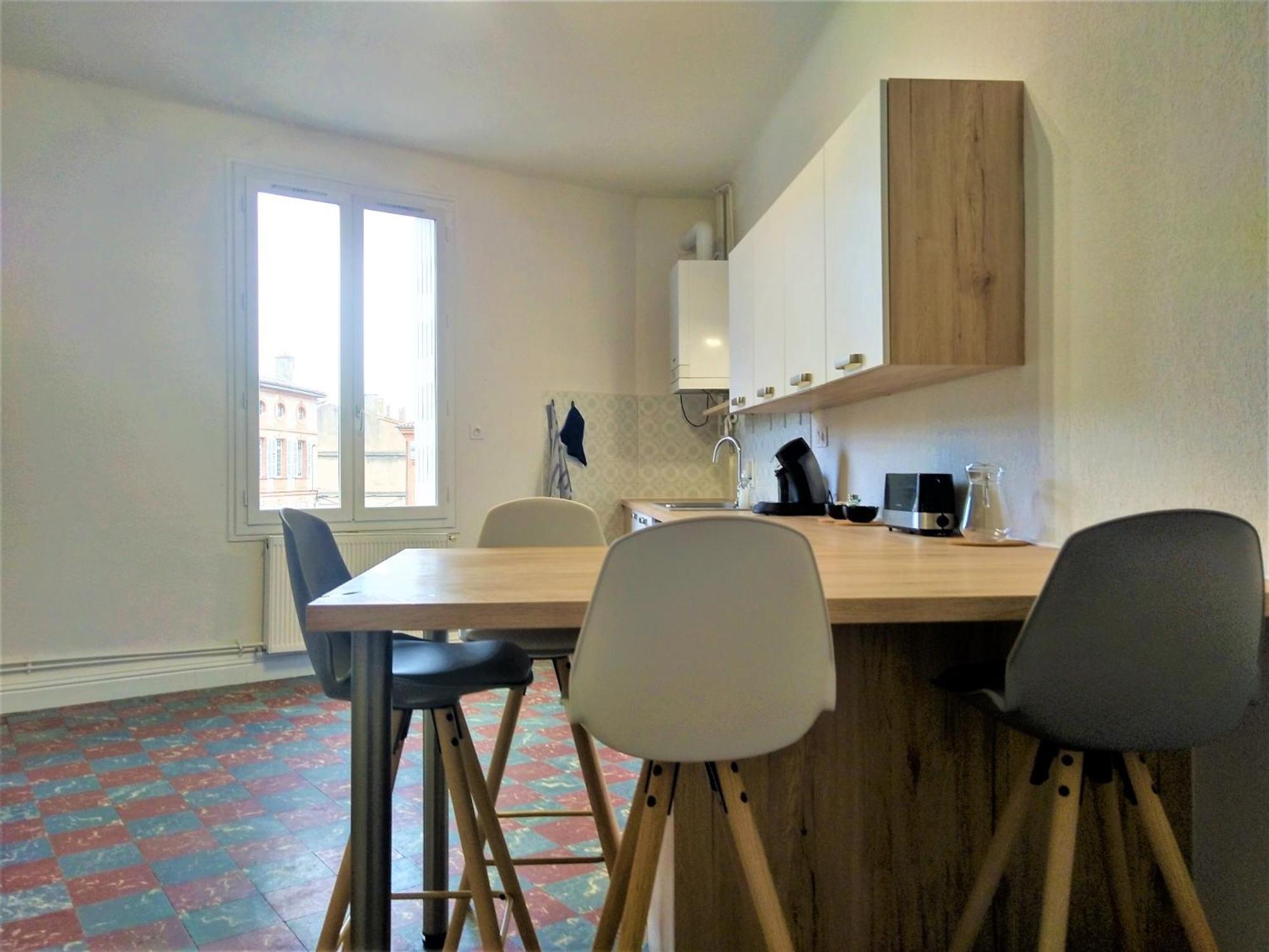 Chambre Privee Et Spacieuse Au Sein D'Un Logement Partage - Central, Quartier Villebourbon - 3 Chambres Doubles - 2 Balcons - Places De Stationnements Gratuites - 5 Min A Pied Gare Et Hypercentre Montauban Exterior photo